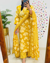 New Designer Floral Cotton Suit set collection*
*Designer Mughal/Kalamkari Fusion Floral print kurti pant dupatta set
